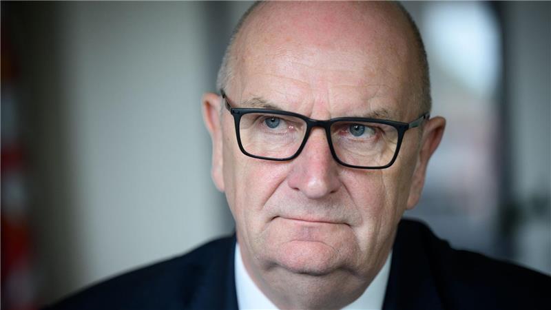 Woidke will neues Verfahren für Richterkandidaten Brandenburgs Regierungschef Dietmar Woidke (SPD) äußerte sich zur Debatte über die SPD-Verfassungsrichterkandidatin Frauke Brosius-Gersdorf. (Archivbild)
