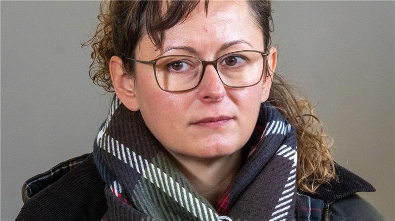 Aufräumen nach Öl-Leck - Zwei Mitarbeiter übergossen Brandenburgs Umweltministerin Hanka Mittelstädt (SPD) will sich nach dem Leck in einer Ölpipeline im Nordosten Brandenburgs über die Frage möglicher Umweltschäden informieren (Archivbild).