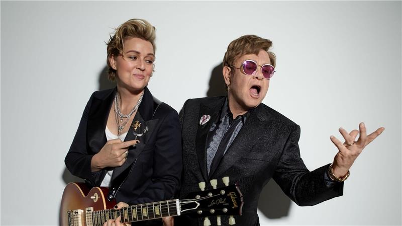 Elton Johns grandioses Spätwerk mit Brandi Carlile Brandi Carlile und Elton John melden sich mit einem neuen Album zurück.