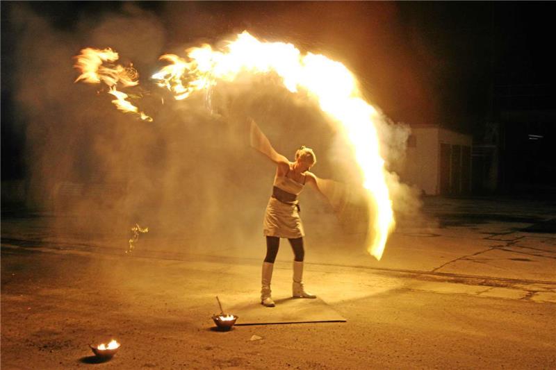 Brandneu: Die Feuershow des Ensembles „Danse Infernale“, die nach Einbruch der Dunkelheit aufgeführt wird.