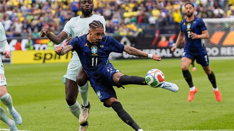 Frankreich gewinnt Härtetest gegen Brasilien vor WM Brasilien kam erst spät zum Anschlusstreffer.