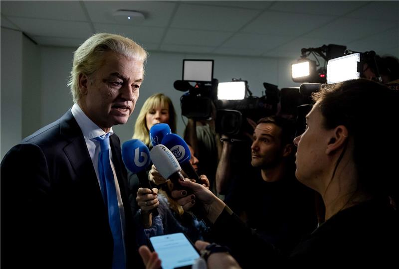 Neuer Versuch für Regierungsbildung mit Rechtspopulisten Braucht für eine Mehrheit mindestens zwei Parteien: Wahlsieger und Rechtspopulist Geert Wilders.