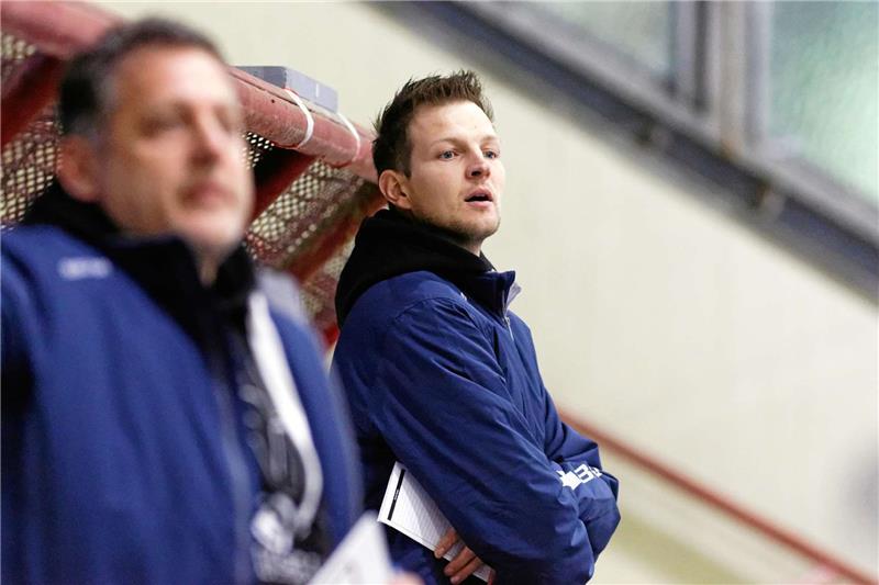 Braunlage 20170917 Wurmbergstadion - Vorbereitungsspiel Harzer Falken - EC Hannover Indians #31 Leon Hungerecker Björn Naujokat Urheberrechte/ © Frank Drechsler, Phon: 039454/ 42758, Funk: 01717133531, e-mail: frank.drechsler@t-online.de od