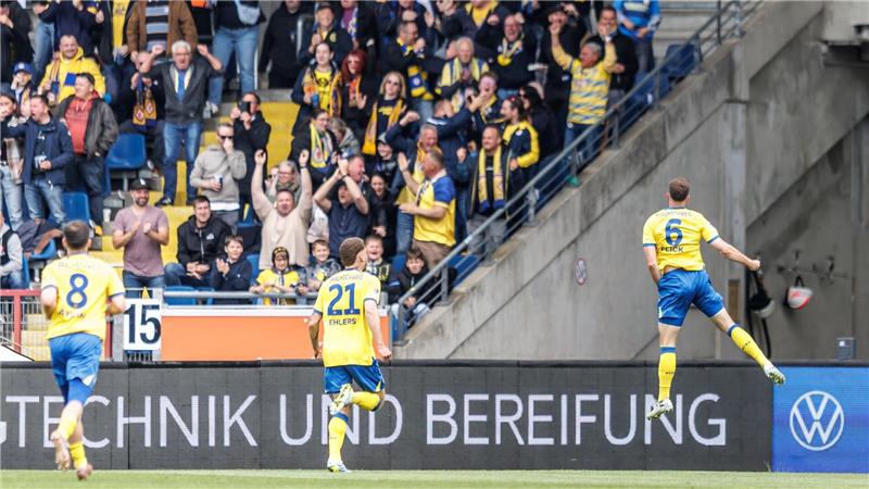 Braunschweiger Jubel gegen Dresden.