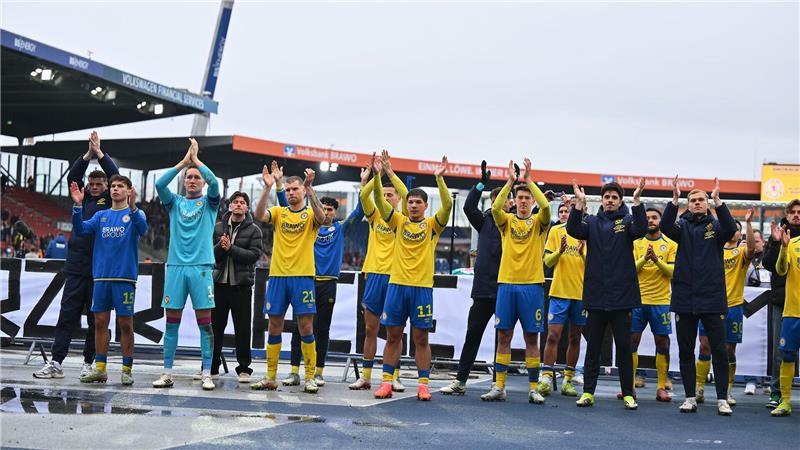Braunschweiger Jubel nach dem Sieg gegen Düsseldorf.