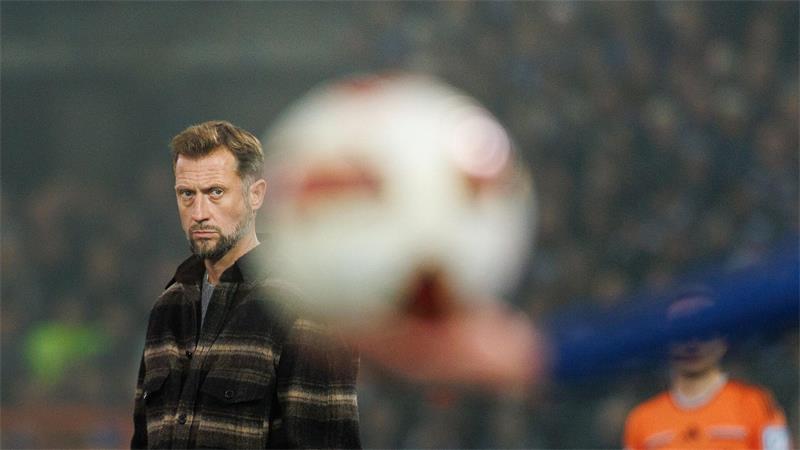 Bielefeld siegt gegen schwache Braunschweiger Braunschweigs Coach Lars Kornetka ist bedient.