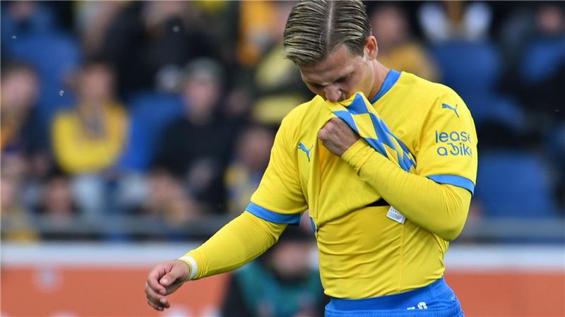 Braunschweigs Lino Tempelmann musste vorzeitig vom Platz.