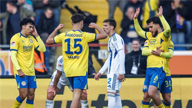 Braunschweigs Mehmet Aydin trifft gegen seinen Ex-Club Schalke 04.