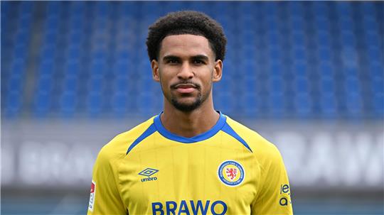 Braunschweigs Sanoussy Ba wird verliehen.