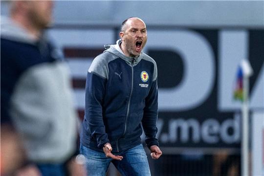 Braunschweigs Trainer Daniel Scherning schreit.