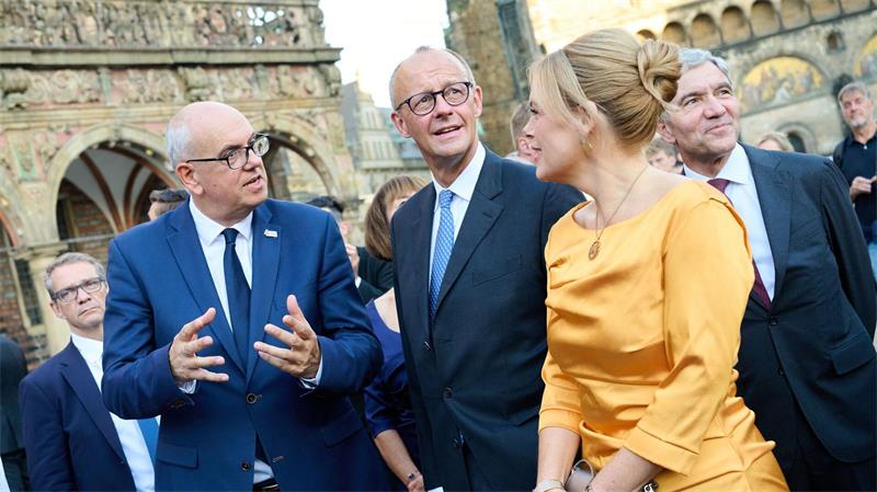 Bremens Bürgermeister Andreas Bovenschulte (SPD) und Bundestagspräsidentin Julia Klöckner (CDU) haben zusammen gesunden. 
