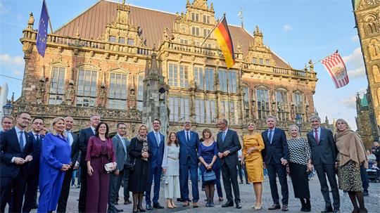 Bremens Bürgermeister Andreas Bovenschulte hat Bundeskanzler Friedrich Merz (CDU) und weitere hochrangige Politikerinnen und Politiker in Bremen empfangen. 