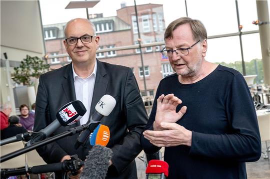 Bremens Bürgermeister Andreas Bovenschulte und Reinhold Wetjen, Landesvorsitzender der SPD Bremen.