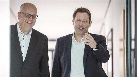 Bremens Bürgermeister Bovenschulte (links) findet, SPD-Chef Klingbeil leiste gute Arbeit. (Archivbild)