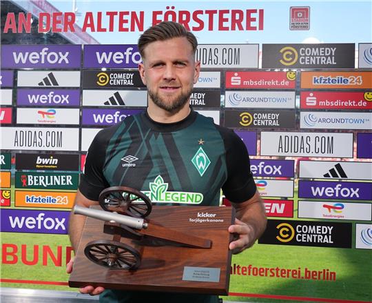 Bremens Niclas Füllkrug wurde mit der "Torjägerkanone" ausgezeichnet.