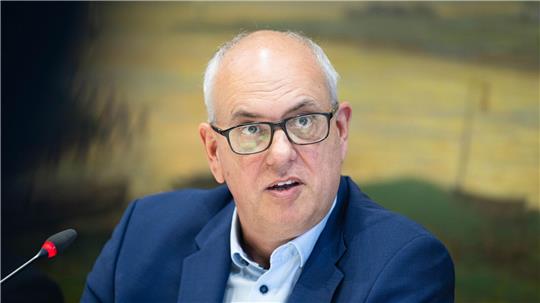 Bremens Regierungschef stellt sich hinter sein Regierungsteam. (Archivbild)