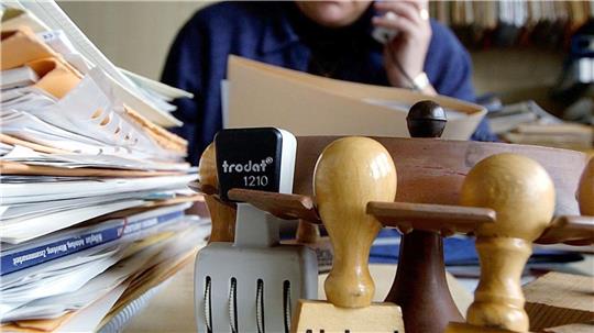 Bremer Beamte müssen künftig 41 Stunden arbeiten. (Archivbild)