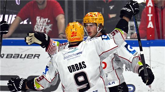 Bremerhavens Eishockey-Profis glauben wieder an ein Weiterkommen.