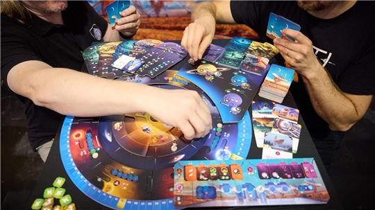 Brettspiele sind nach Branchenangaben weiter stark gefragt.