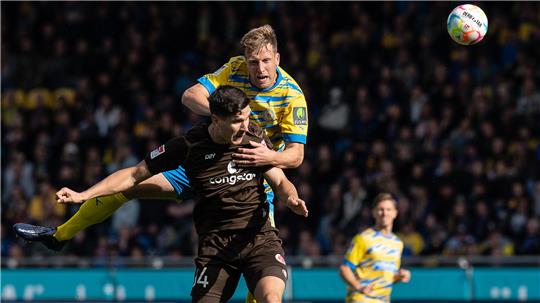 Brian Behrendt, unter anderem für Eintracht Braunschweig aktiv, schmeißt sich jetzt für die FSV Schöningen ins Getümmel. Foto: picture alliance/dpa