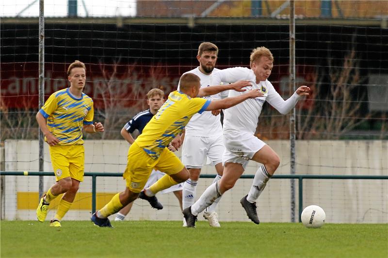 Die TSG Bad Harzburg fährt zum Team der Stunde Brian Bothe (re.) wagt hier einen Vorstoß, Kamil Chmiel schaut sich die Szene an. Foto: GZ-Archiv