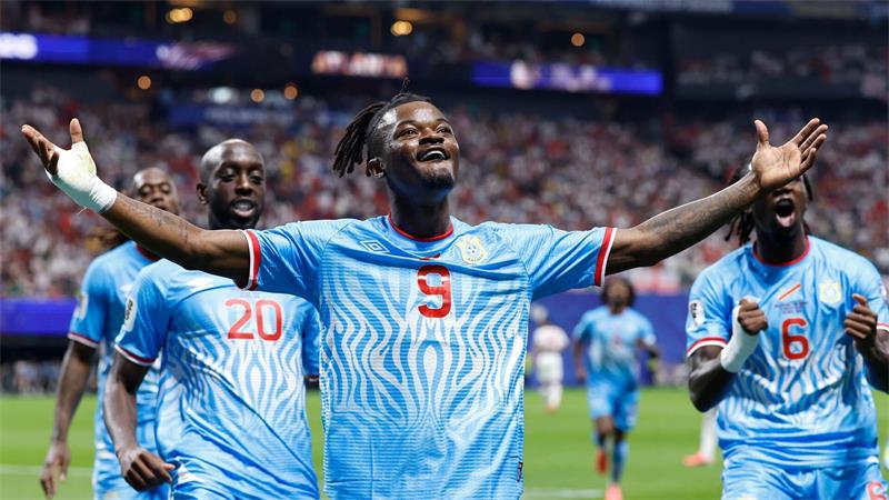 Kane verhindert Blamage: England erreicht WM-Achtelfinale Brian Cipenga bejubelt sein Tor zum 1:0.