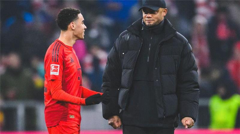 Bringt Trainer Vincent Kompany (r) Jungstar Jamal Musiala in Rotterdam wieder von Anfang an?