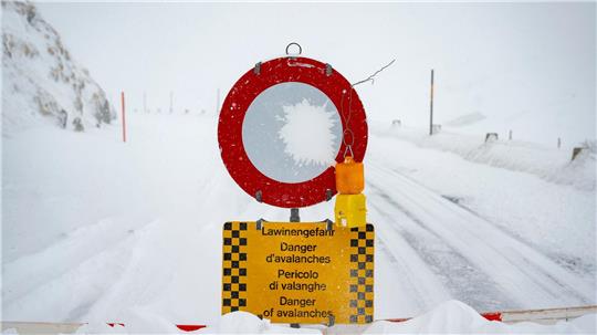 Brisante Lawinenlage in den Alpen: Bislang ist keine Entspannung in den nächsten Tagen in Sicht.