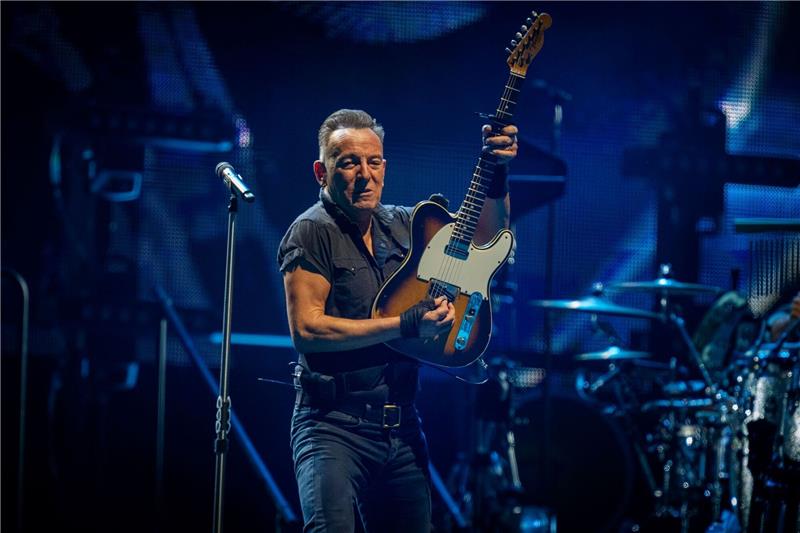 Bruce Springsteen und die E Street Band starten ihre Welttournee im Olympiastadion in Barcelona.