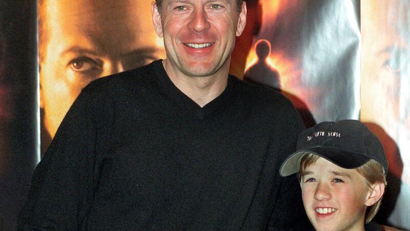 25 Jahre „The Sixth Sense“: Start des Plot-Twist-Booms Bruce Willis und der damals 11-jährige Haley Joel Osment im Jahr 1999.