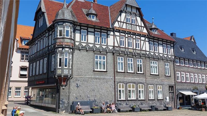 Goslar gehört zu den „Perlen“ norddeutscher Fachwerkstädte Brunssches Haus am Markt (um 1900).