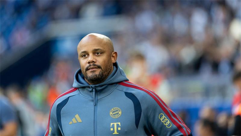 Brust raus: Die Bayern und Trainer Vincent Kompany haben ein klares Ziel vor Augen. (Archivbild) 