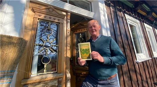 Buchautor Jens Vinnen lebt und schreibt in der denkmalgeschützten Alten Försterei.