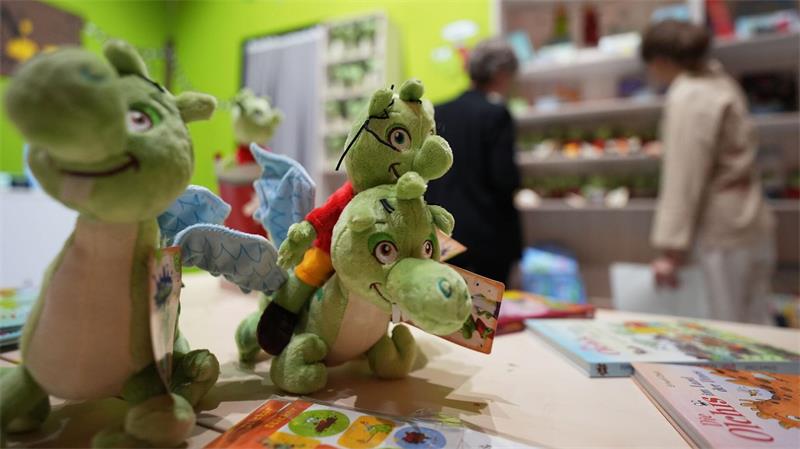 Das ist krötig - Immersive Erlebniswelt rund um die Olchis Bücher, Kuscheltiere und Co. Wenn die Reise durch die Olchis-Welt geschafft ist, können neue Bücher fürs Kinderzimmer gekauft werden.