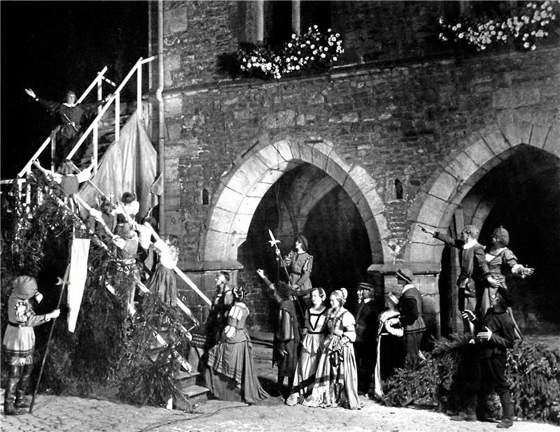 Bühne frei für den „Ratsherrn von Goslar“: Das Schauspiel in vier Aufzügen aus der Feder von GZ-Schriftleiter Walter Heuer wird vom Ensemble des Hildesheimer Theaters auf dem Marktplatz aufgeführt.  Fotos: Archiv
