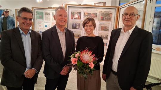 Heimatmuseum Vienenburg eröffnet Ausstellung zur Corona-Zeit Bürgermeister Axel Siebe (von links), der Vorsitzende Hans-Joachim Bienert, Referentin Dr. Ute Heskamp und Ortsheimatpfleger Herbert Müller eröffnen die Ausstellung.