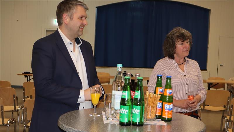 Ein Mann und eine Frau .  