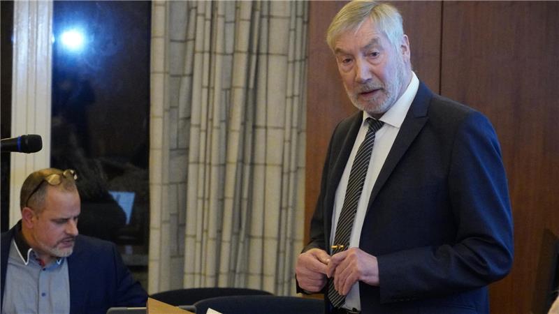 Bürgermeister Ralf Abrahms wiederholt seit Monaten im Rat gebetsmühlenartig, dass sich die Stadt nicht von Windkraftanlagen umzingeln lassen soll.