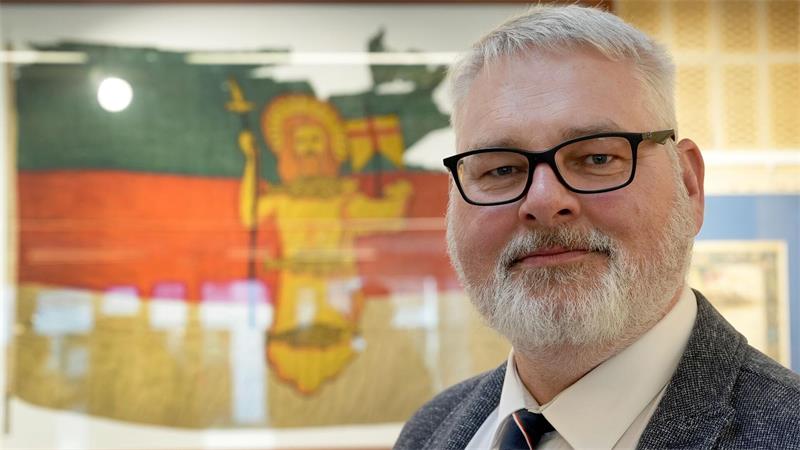 Helgolands Gretchenfrage: getrennt oder vereint? Bürgermeister Thorsten Pollmann hat die Diskussion um die Zukunft der Insel mit seinem Vorschlag zur Landausspülung befeuert. (Archivbild)