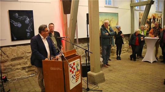 Bürgermeister Wolfgang Langer und Nationalparkleiter Dr. Roland Pietsch (v.l.) sind voller Lob für die Kunstausstellung.