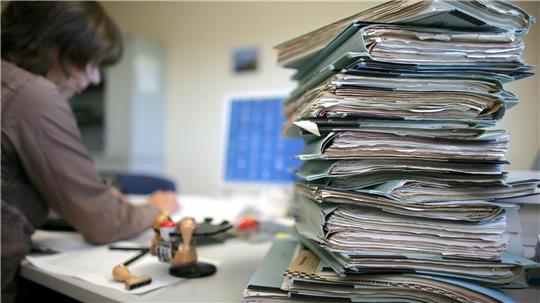 Bürokratie belastet viele Unternehmen in Deutschland schwer (Archivbild)