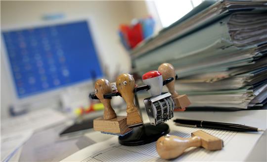 Bürokratie in kleinen und mittleren Unternehmen kann oft ein Nachteil in der Wettbewerbsfähigkeit sein.
