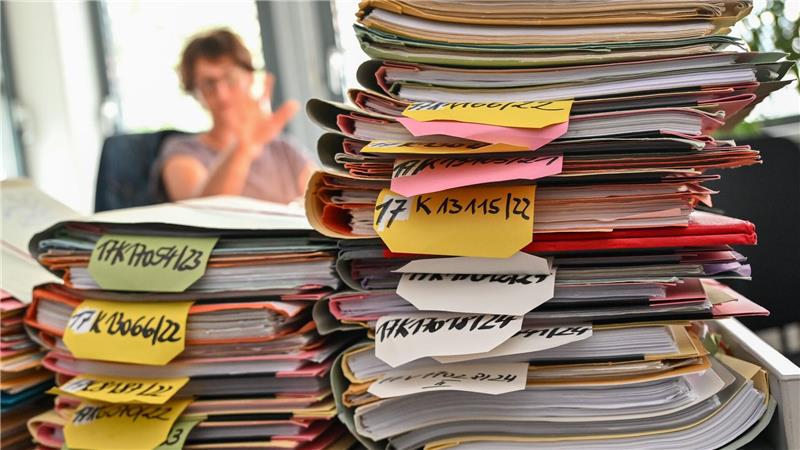 Bundesministerien machen Vorschläge für Bürokratieabbau Bürokratie legt Politik und Wirtschaft lahm (Archivbild)