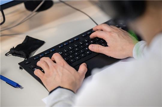 Bürokratie, steigende Lohnkosten und der Fachkräftemangel bereiten jungen Unternehmern in Deutschland Sorgen.