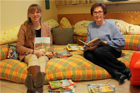 Bufdi Emma Gwendolin Wegner (li.) und Brigitte Lohmann: Sie betreuen den neuen Kurs „LeseLand“. Foto: Jenzora