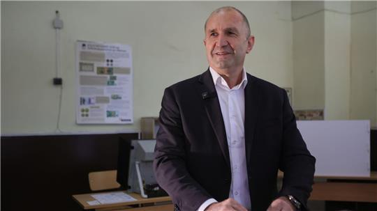 Bulgariens Ex-Präsident Radew steht mit seinem Bündnis vor einem deutlichen Sieg. 