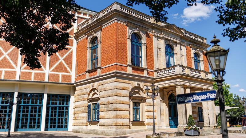 Festspielhaus Bayreuth: Bund und Land finanzieren Sanierung Bund und Land geben Millionen für die Sanierung des Festspielhauses. (Archivbild)