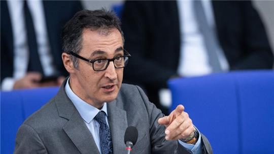 Bundesagrarminister Cem Özdemir (Grüne) fordert eine angemessene Vorbereitung der Wirtschaft auf die EU-Entwaldungsverordnung.