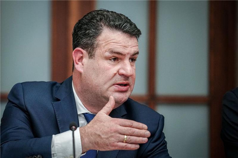 Bundesarbeitsminister Hubertus Heil hat der Bundesregierung vorgeschlagen, Sanktionen für Bürgergeld-Empfänger zu verschärfen, die immer wieder zumutbare Arbeitsangebote ablehnen.