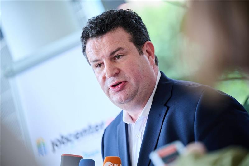 Bundesregierung will Fachkräfte im In- und Ausland gewinnen Bundesarbeitsminister Hubertus Heil will mehr Fachkräfte für den deutschen Arbeitsmarkt gewinnen.